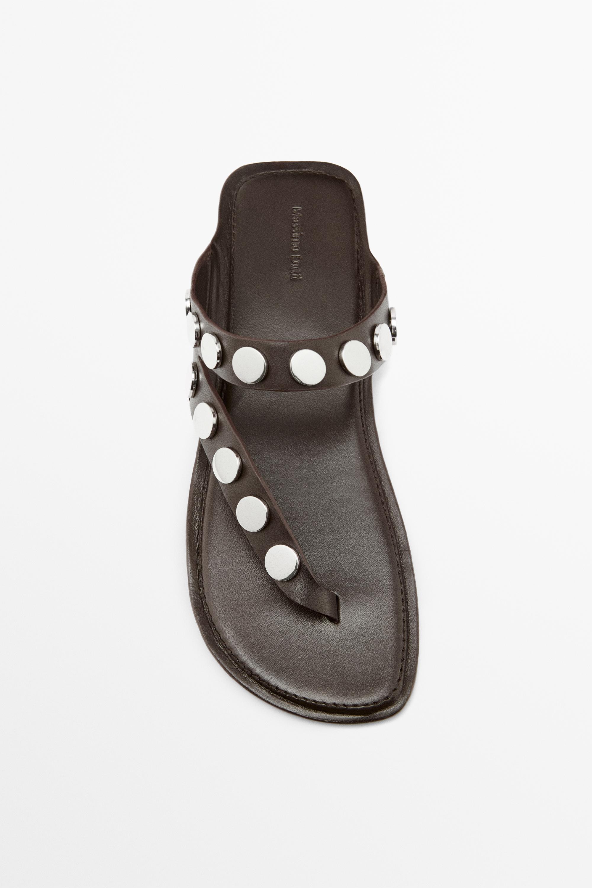 Leather sandals with studs